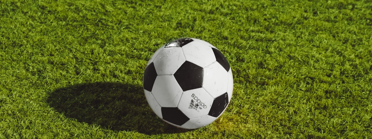 高清体育直播平台展示多屏观看足球篮球电竞赛事示意图